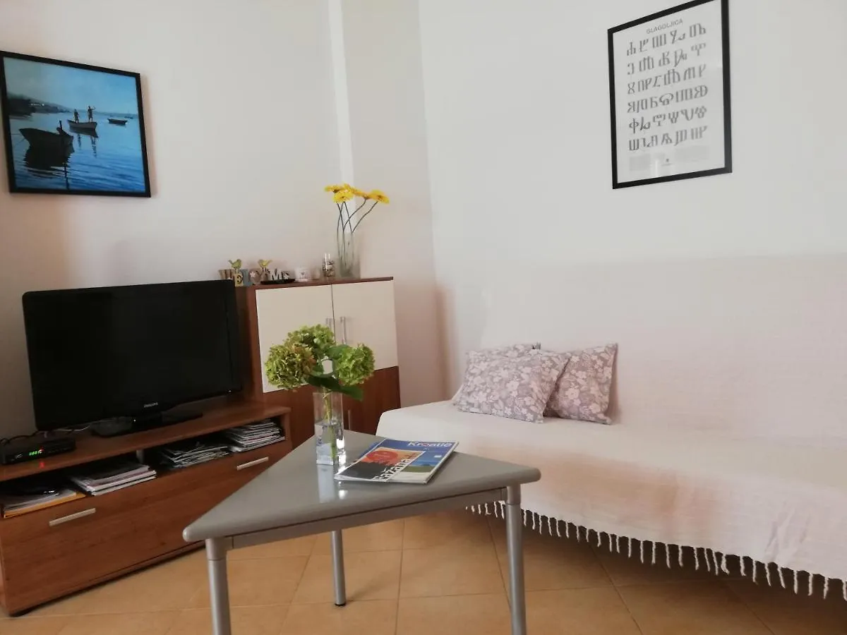 Apartment Suzy With Private Parking Fazana Croatia