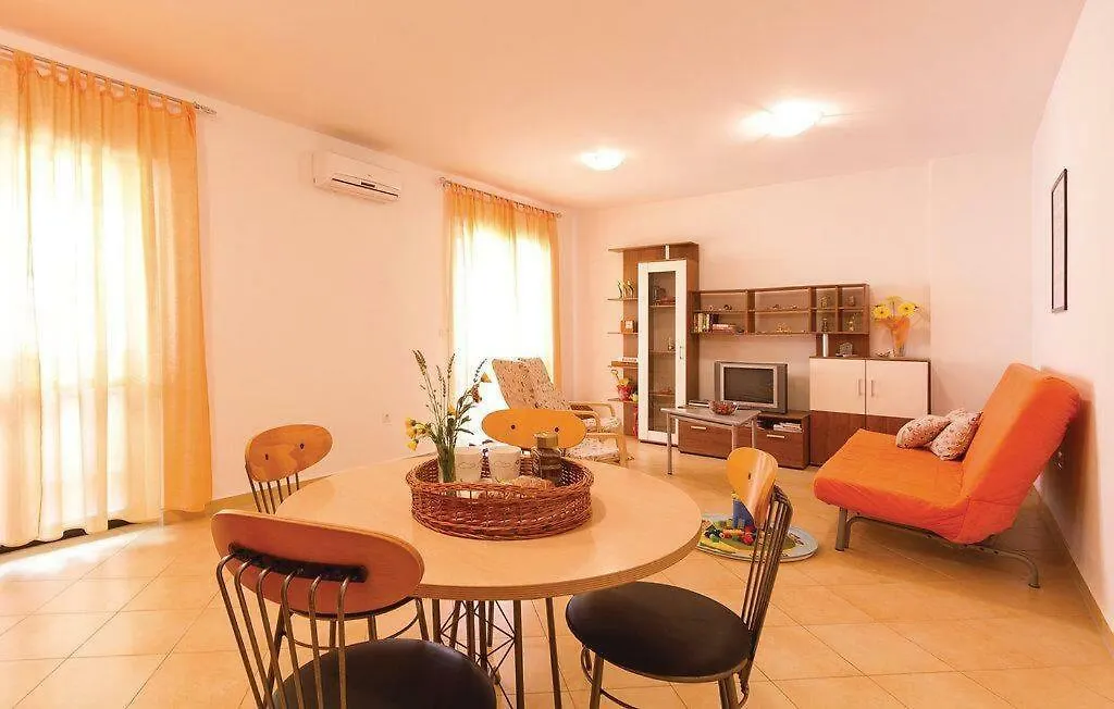Apartment Suzy With Private Parking Fazana